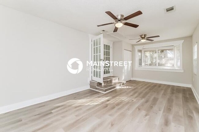 Photo - 3 Bedroom Pet-Friendly Home in ST PETERSBU...