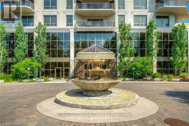 Building Photo - 250 Pall Mall St