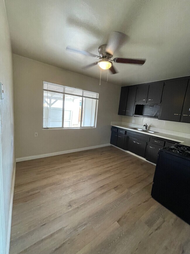 Foto del edificio - 528 Florida St