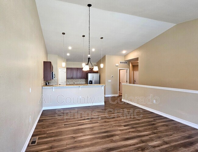 Foto del edificio - 734 Thimbleberry Point