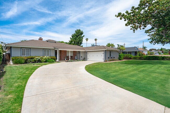 Building Photo - Chic Family house in West Covina