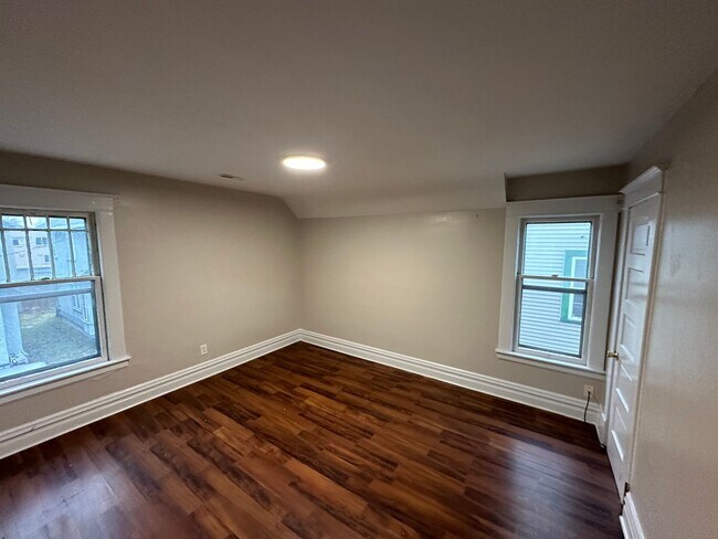 Foto del edificio - 517 Walnut Ct