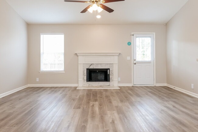 Building Photo - 1008 Tom Hailey Blvd