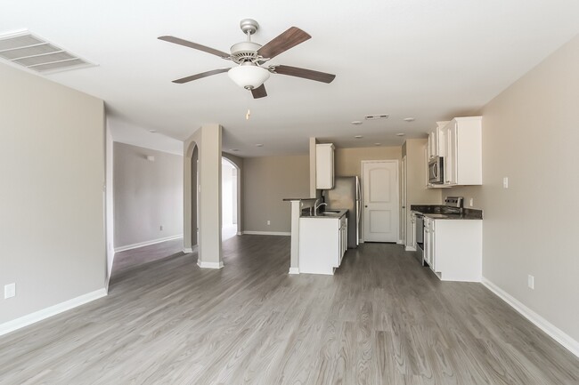 Building Photo - 27084 Leonardo Dr