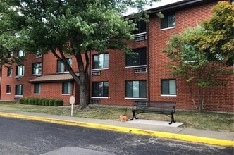 Building Photo - 2100 Greentree N