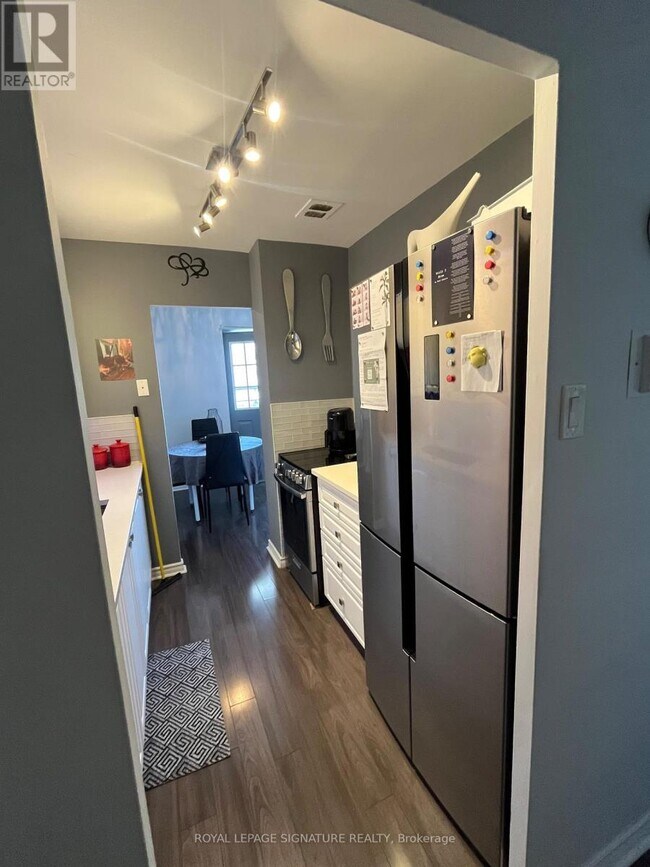 Photo du bâtiment - 2485 Woking Crescent