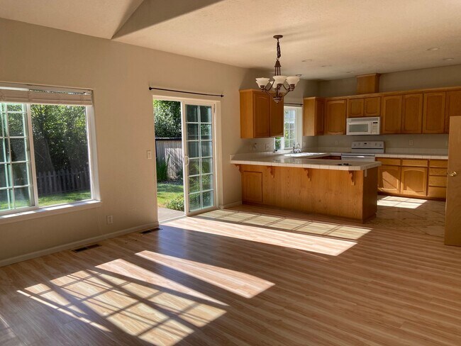 Building Photo - Ambleside Three Bedroom Home