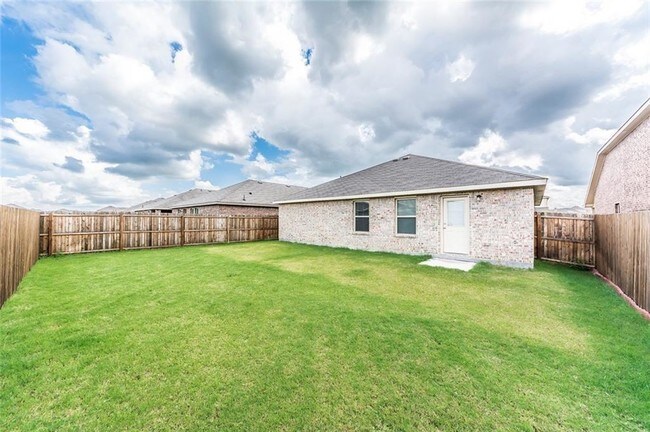 Foto del edificio - 2230 Torch Lake Drive