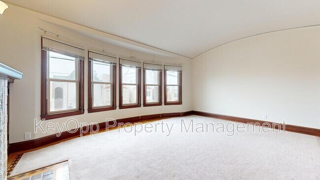 Building Photo - 1582 21st Ave