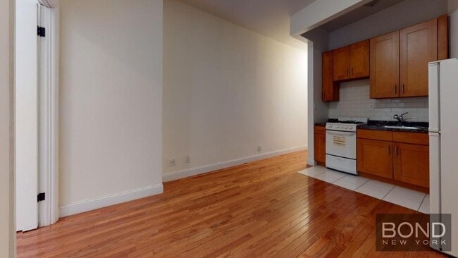 Building Photo - 228 E 36th St