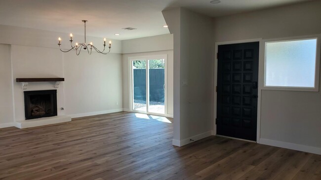 Building Photo - 954 N Segovia Dr