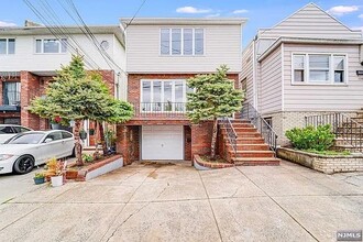 Building Photo - 180 McAdoo Ave