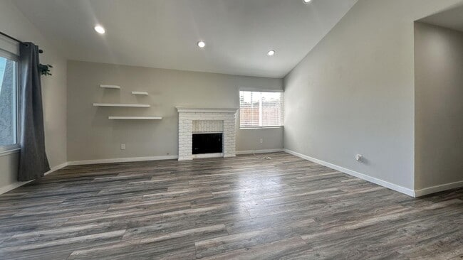 Building Photo - 1177 Springbrook St