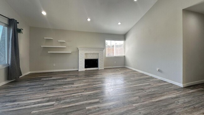 Foto del edificio - 1177 Springbrook St