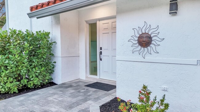 Building Photo - 8608 Vía Giula