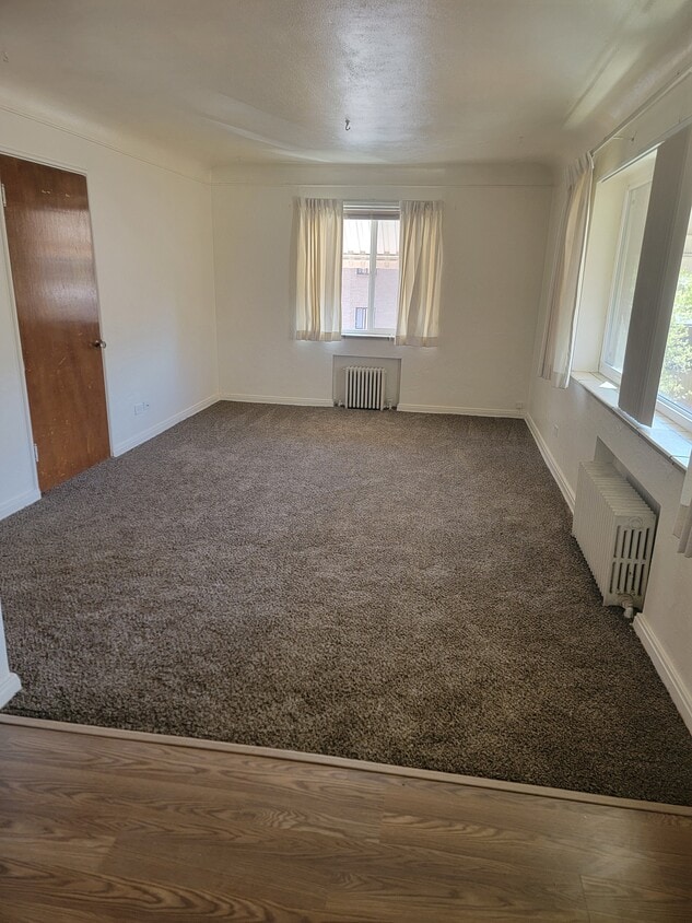 Primary Photo - The Albion Apartments