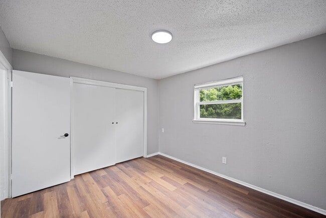 Building Photo - Diamond Villas