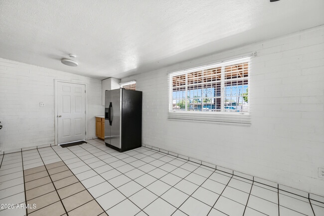 Building Photo - 3905 W Almeria Rd