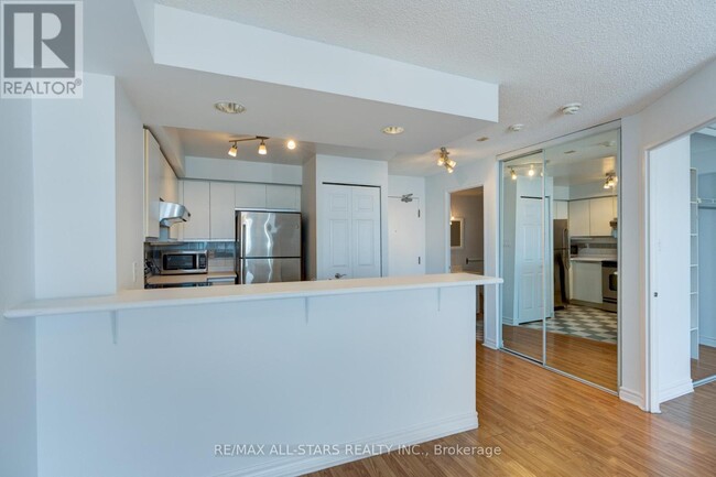 Photo du bâtiment - 801-1801 King St W
