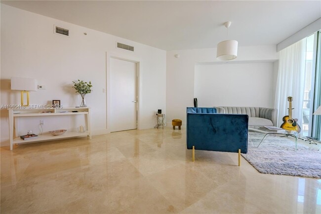 Building Photo - 350 S Miami Ave