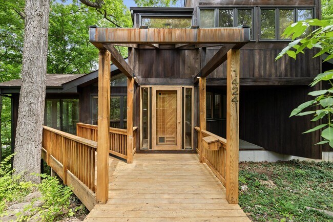 Foto del edificio - 1424 Bradford Dr