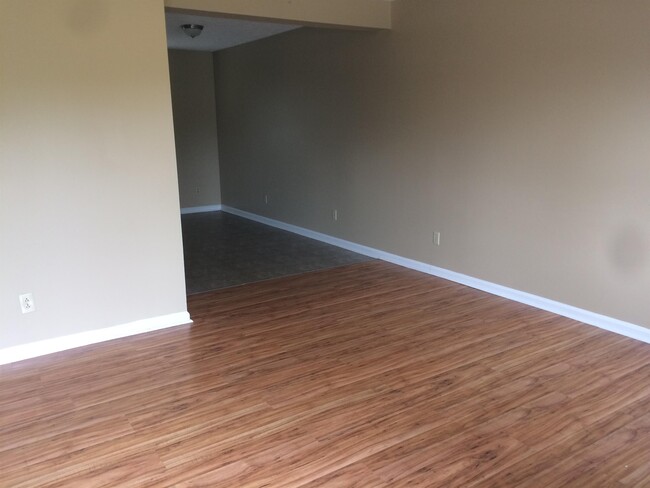 Building Photo - 1661 Foxhaven Dr