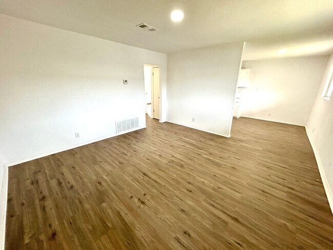 Building Photo - 2807 Observation Dr