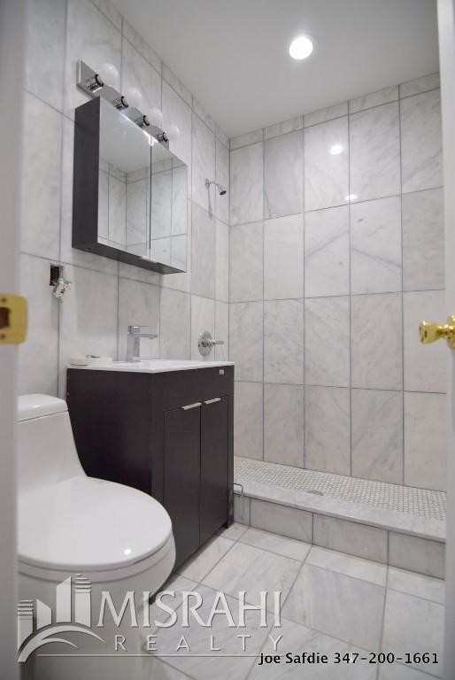 Building Photo - 163 W 71st St