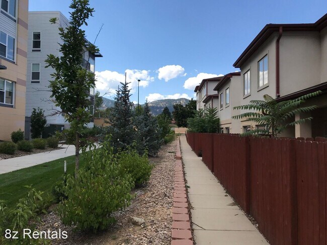 Building Photo - 3 br, 2.5 bath House - 2800 Aurora Ave  #117