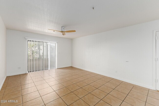 Foto del edificio - 7777 E Main St