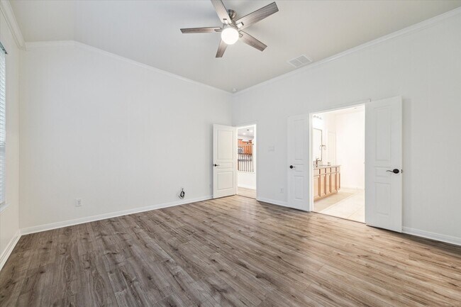 Foto del edificio - 6430 Burgess Heights Ln