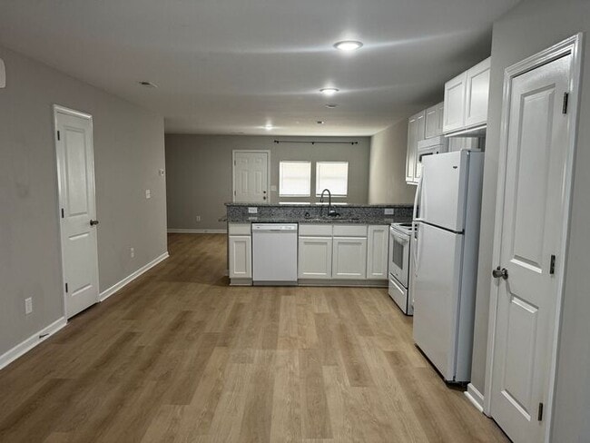 Building Photo - 2 bedroom 2.5 bath Townhouse in Hope Mills