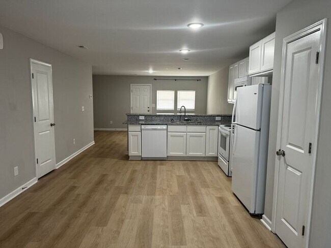 Foto del edificio - 2 bedroom 2.5 bath Townhouse in Hope Mills
