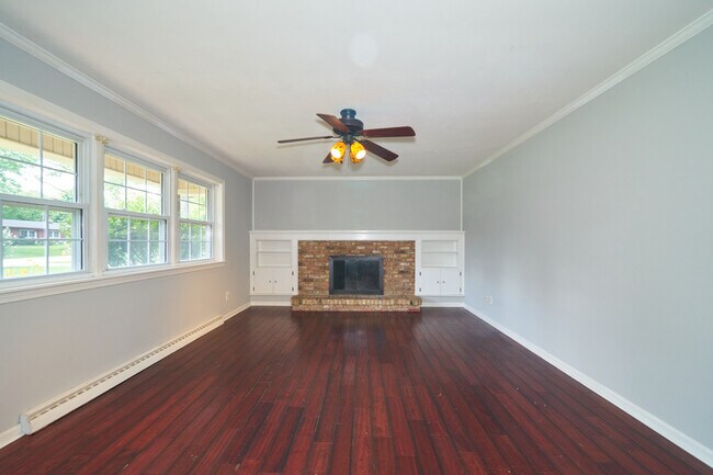 Foto del edificio - 9803 Lakewood Dr W