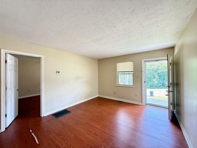 Foto del edificio - 2884 Blue Ridge Dr
