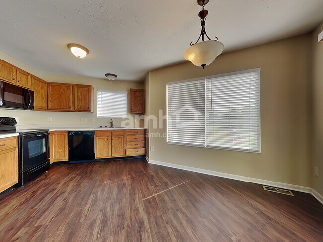Foto del edificio - 6559 Black Forest Ct