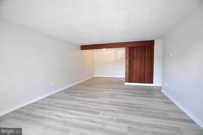 Foto del edificio - 3135 University Blvd W