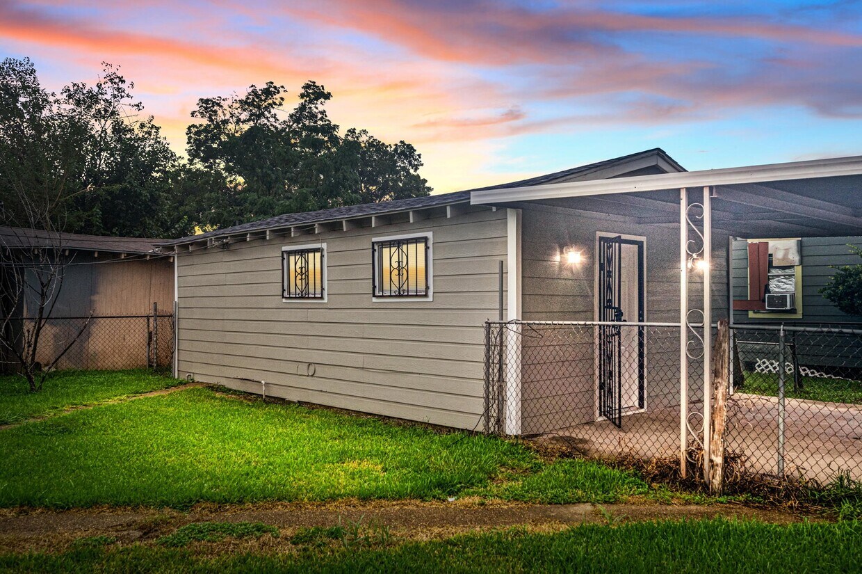 Foto principal - 5519 Chapman St