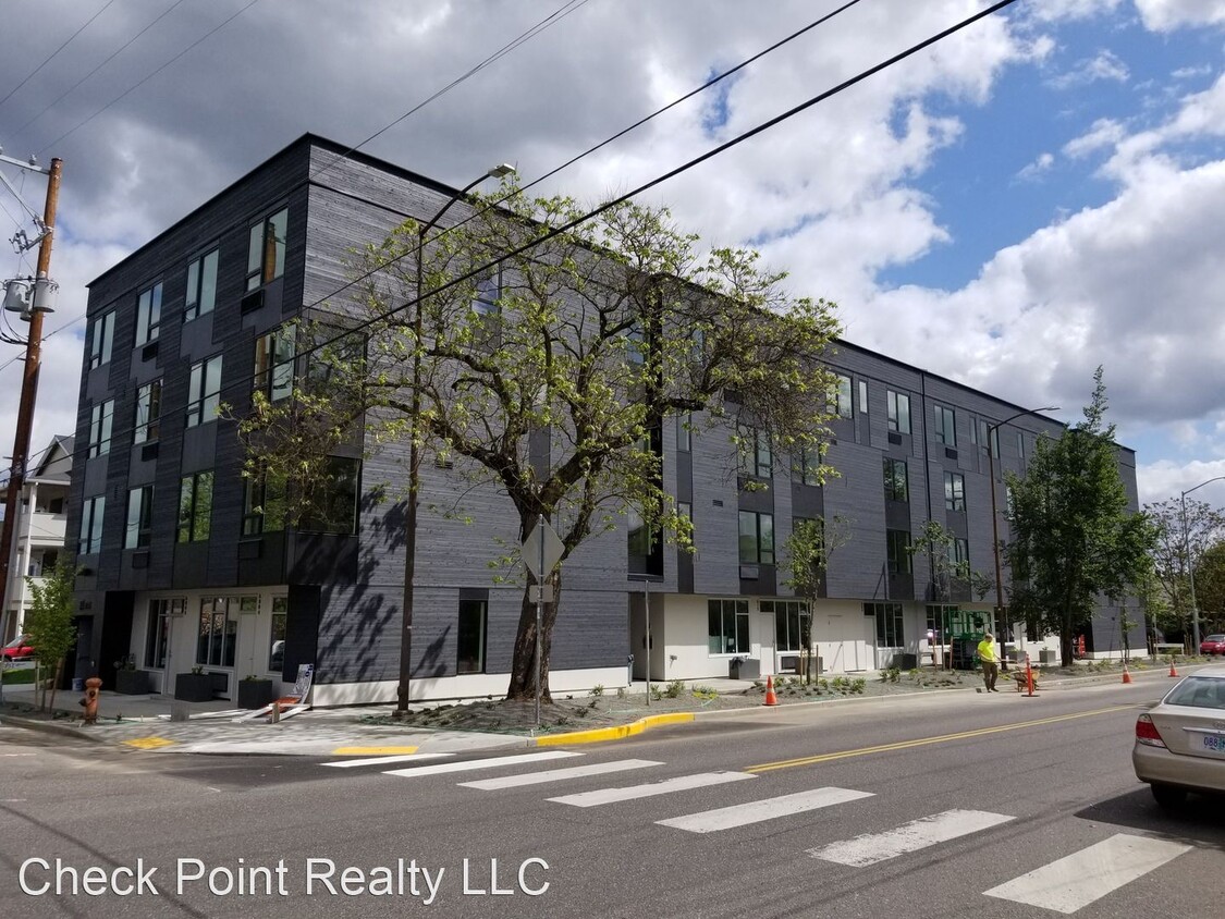 Foto principal - 505 NE Dekum St