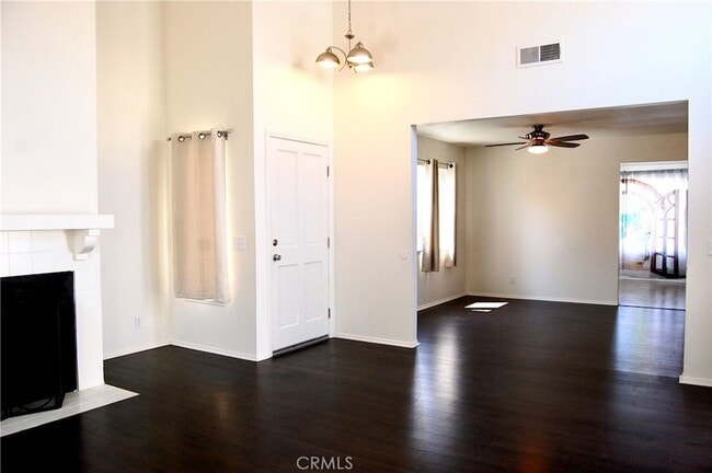 Foto del edificio - 2395 N River Trail Rd