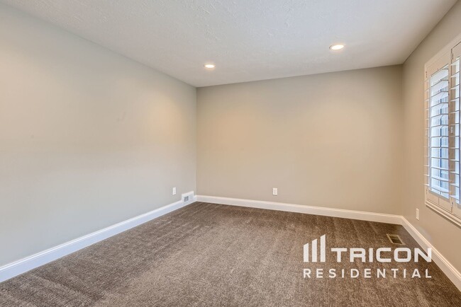 Building Photo - 1425 E 2400 N