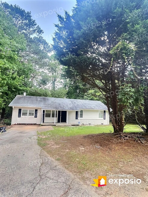 Building Photo - Room in House on Jeb Stuart Dr