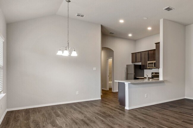 Foto del edificio - GORGEOUS 3 BEDROOM DUPLEX LOCATED IN CONVERSE, TX!