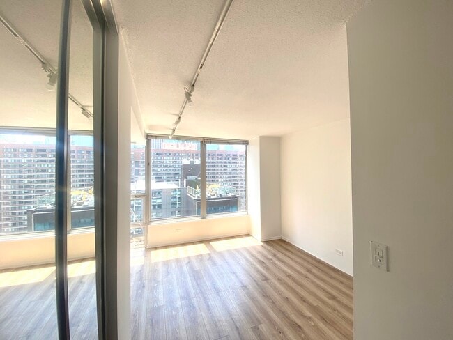 Foto del edificio - 230 E Ontario St