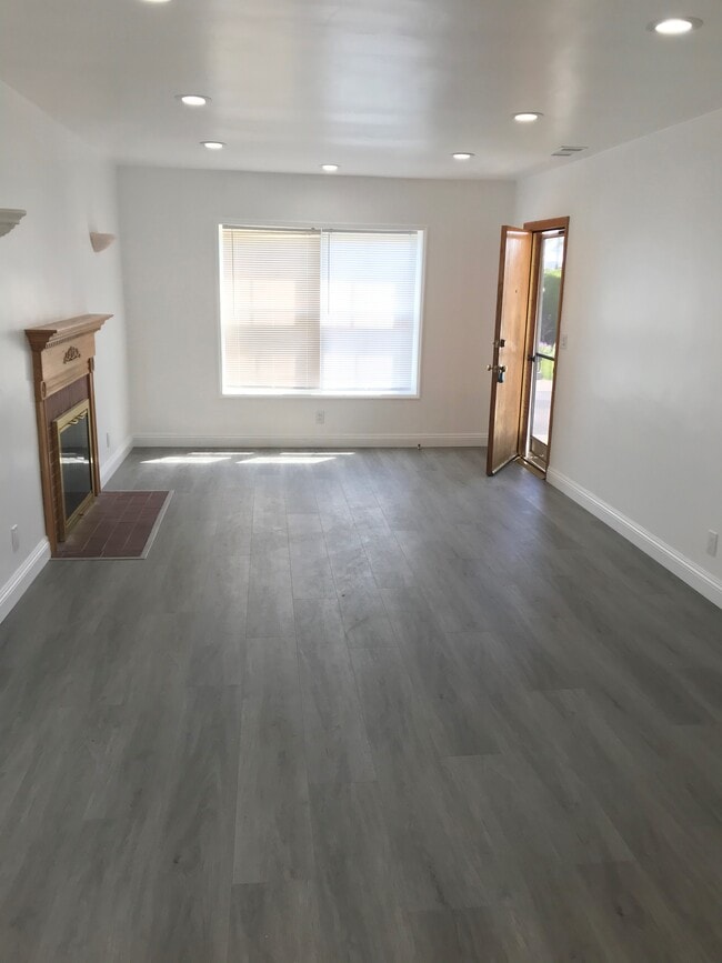 Living Room - 6511 W 87th Pl