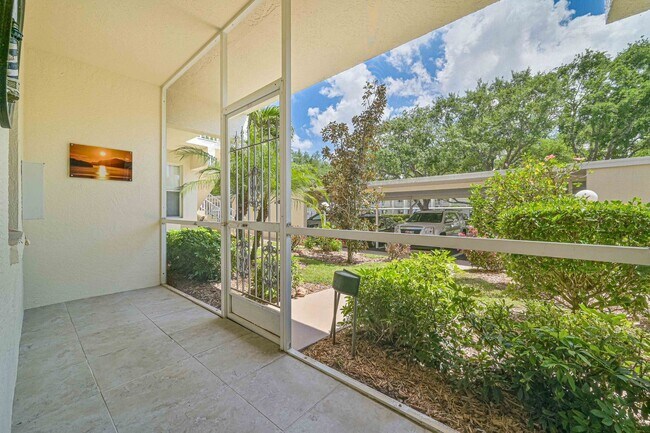 Foto del edificio - ~ Lake View 1st Floor Condo - 2/2 - Golf I...
