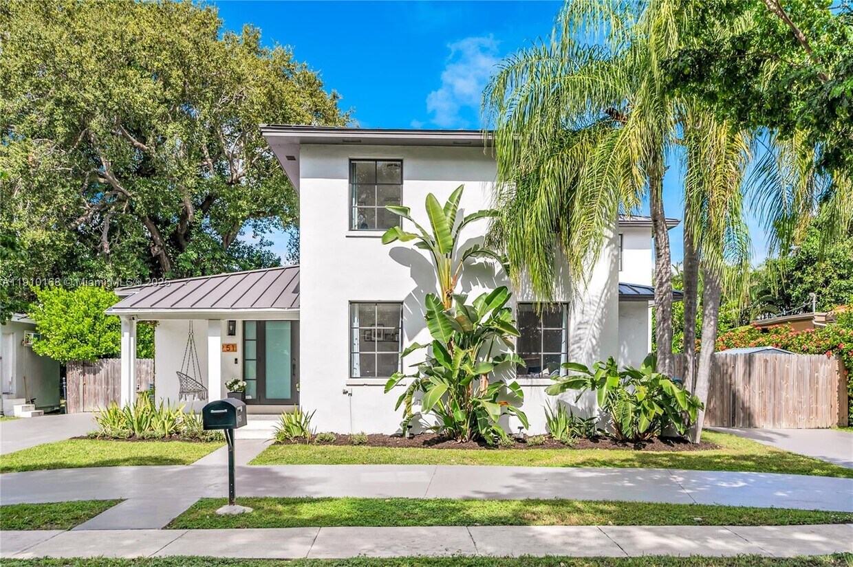 Foto principal - 1951 SW 23rd St