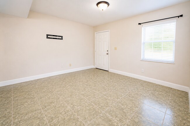 Foto del edificio - 7126 Waterside Dr