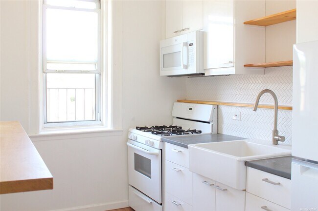 Building Photo - 927 Lincoln Pl