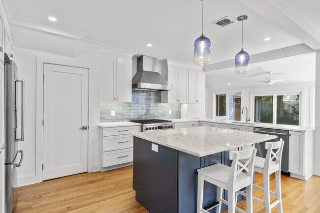 Foto del edificio - 25 Crescent Bluff Ave